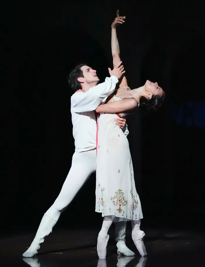 Leidenschaftlicher Pas de deux aus Romeo und Julia - Romeo und Julia in klassischer Balletthebung